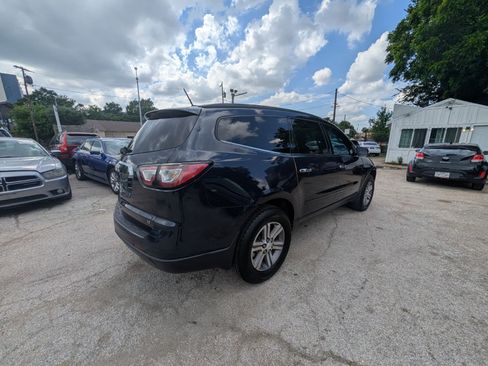 Used 2017 Chevrolet Traverse LT FWD image 4