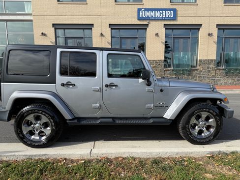 Used 2016 Jeep Wrangler Unlimited Sahara w/ Connectivity Group image 4