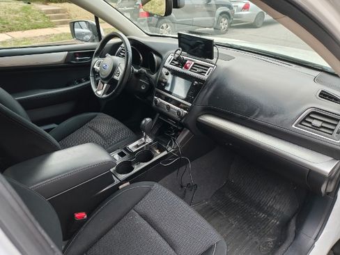 Used 2017 Subaru Outback 2.5i Premium image 4