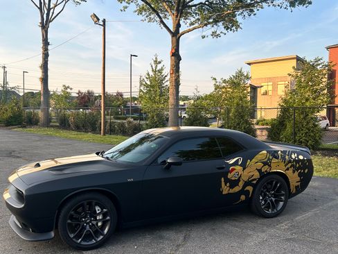 Used 2021 Dodge Challenger R/T Scat Pack RWD image 9