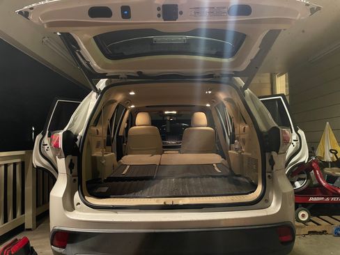 Used 2015 Toyota Highlander XLE image 4