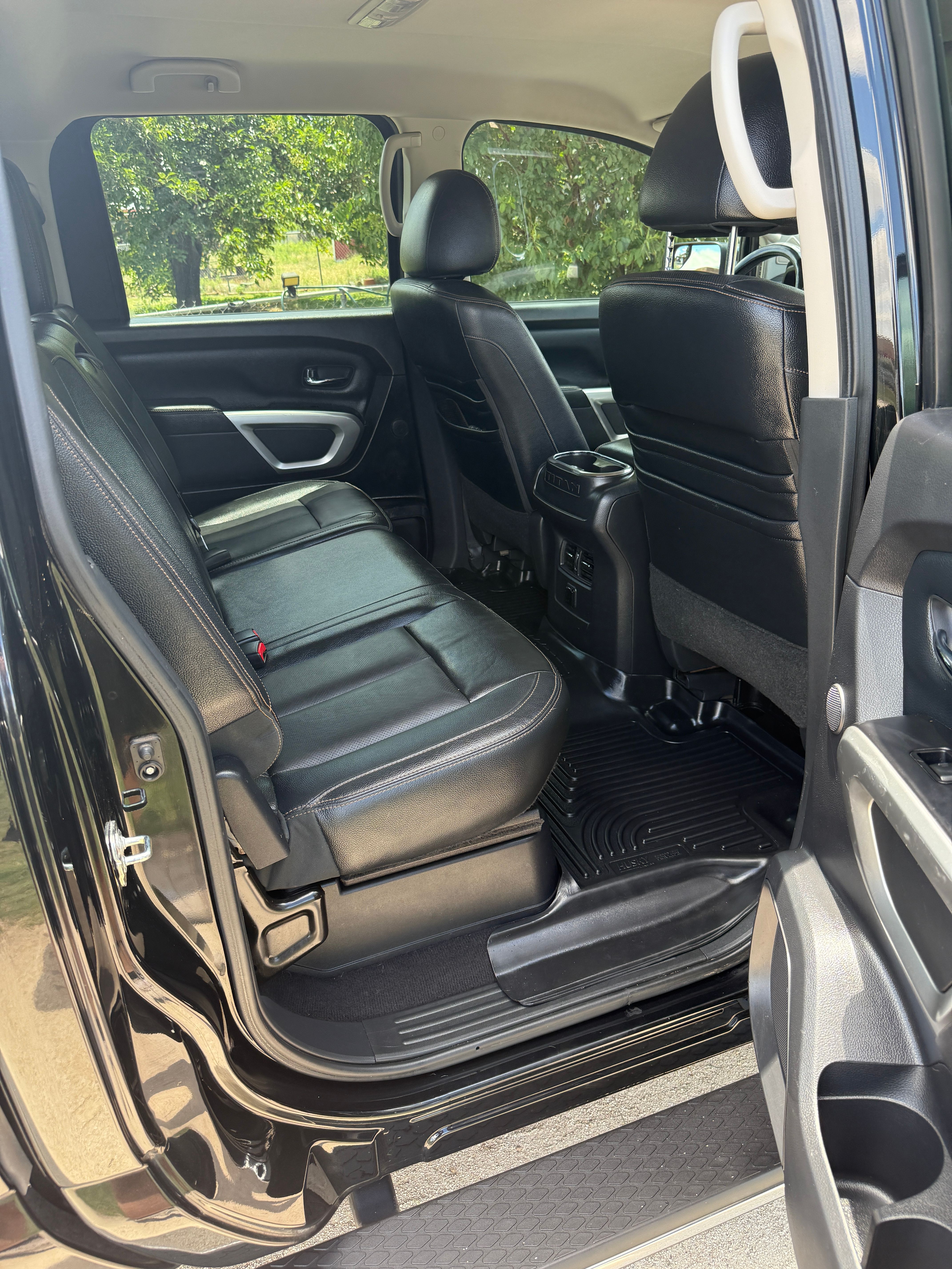 Used 2017 Nissan Titan SL RWD image 12