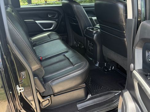 Used 2017 Nissan Titan SL RWD image 12