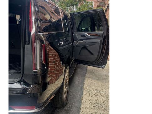 Used 2023 Cadillac Escalade ESV Premium Luxury image 12