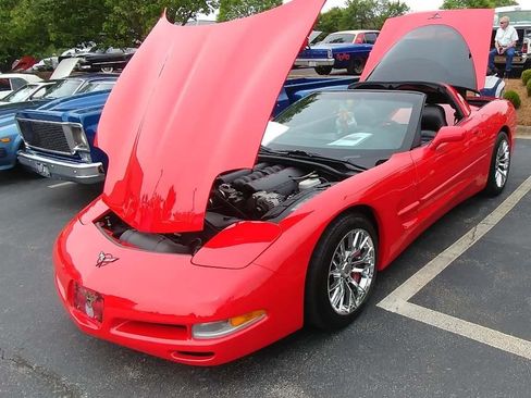 Used 2004 Chevrolet Corvette Coupe w/ Roof Package image 1