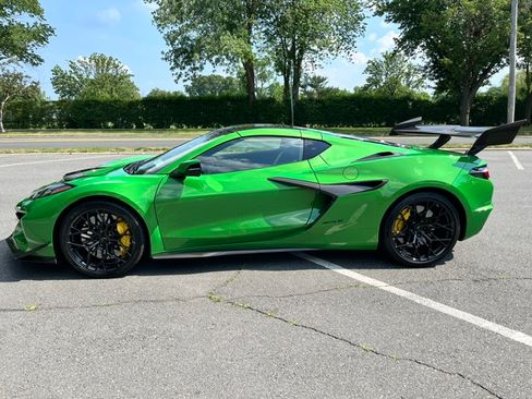 Used 2026 Chevrolet Corvette ZR1 w/ ZR1 Carbon Fiber Aero Package RWD image 2