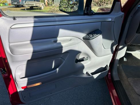 Used 1995 Ford F150 2WD Regular Cab image 14