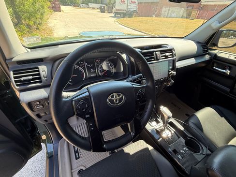 Used 2022 Toyota 4Runner TRD Off-Road Premium AWD/4WD image 10