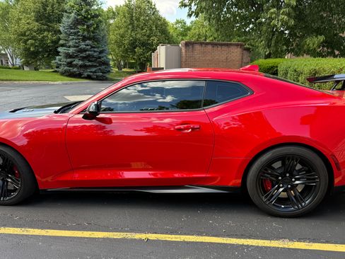 Used 2021 Chevrolet Camaro ZL1 RWD image 5