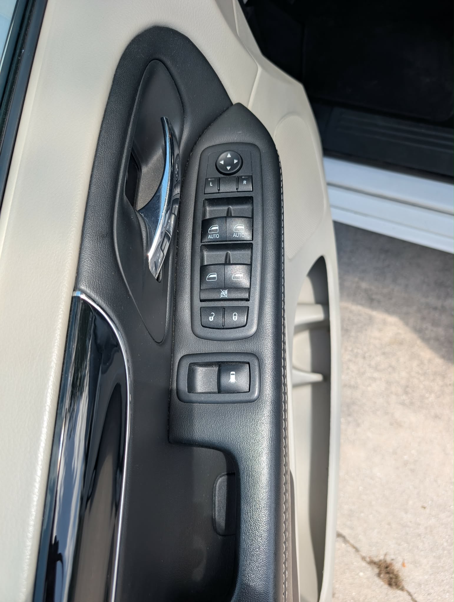 Used 2018 Dodge Grand Caravan SXT FWD image 13