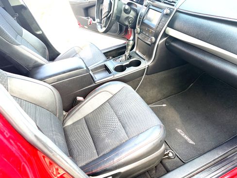 Used 2015 Toyota Camry SE FWD image 12