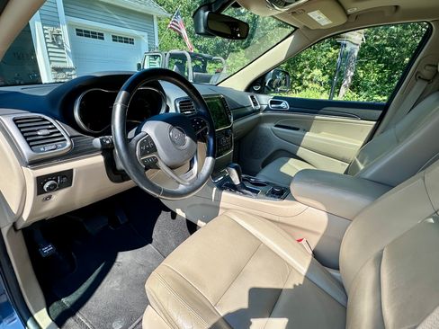 Used 2020 Jeep Grand Cherokee Limited AWD/4WD image 8
