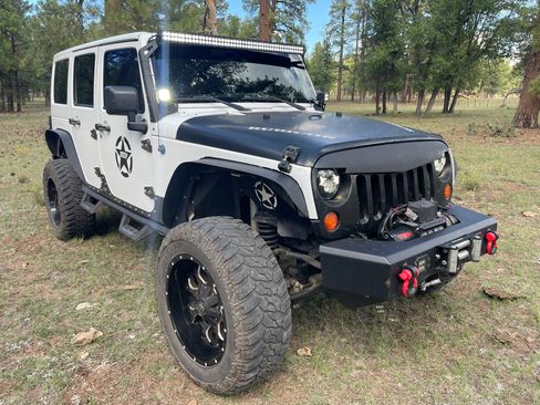 Used 2013 Jeep Wrangler Unlimited Rubicon w/ Connectivity Group image 11