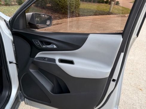 Used 2019 Chevrolet Equinox LT image 11