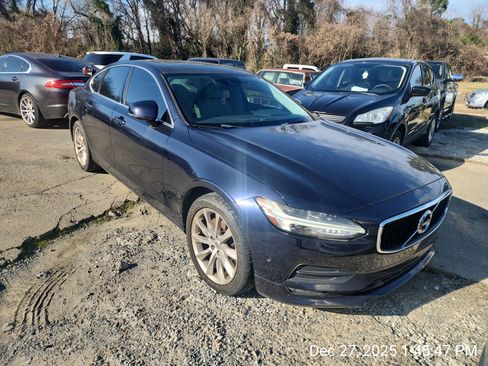 Used 2017 Volvo S90 T6 Momentum w/ Vision Package image 2