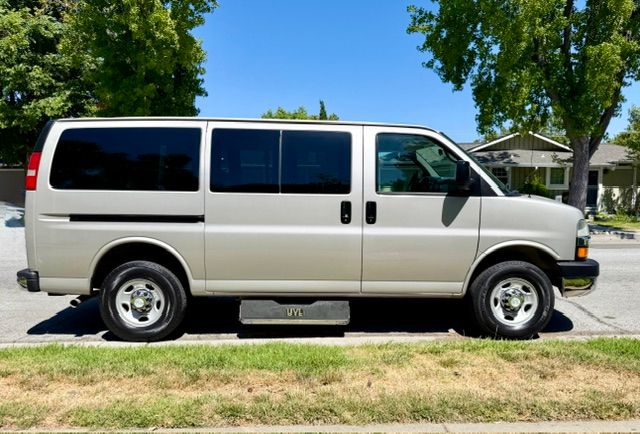 Used 2008 Chevrolet Express 3500 Passenger w/ LT Preferred Equipment Group RWD image 6