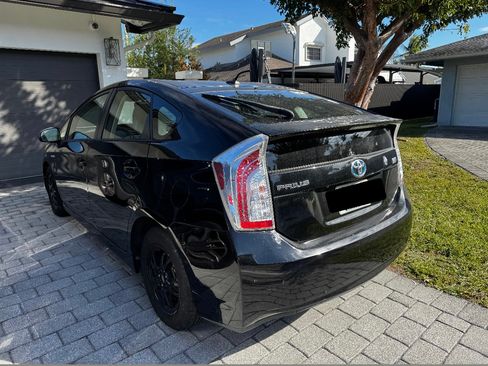 Used 2013 Toyota Prius Three image 2