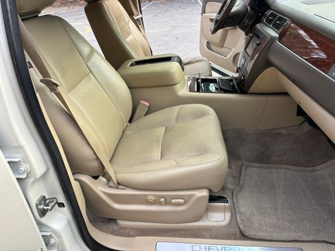 Used 2013 Chevrolet Tahoe LTZ image 12