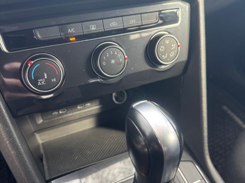 Used 2021 Volkswagen Tiguan S image 13