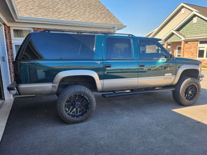 Used 1999 Chevrolet Suburban 2500 w/ Preferred Equipment Group 3