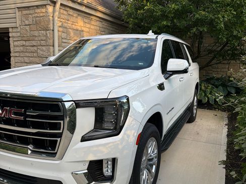 Used 2022 GMC Yukon XL SLT w/ SLT Premium Package AWD/4WD image 10