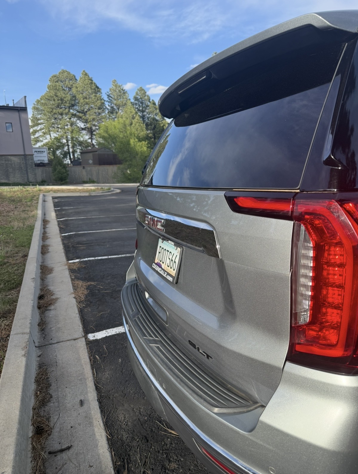 Used 2023 GMC Yukon SLT AWD/4WD image 5