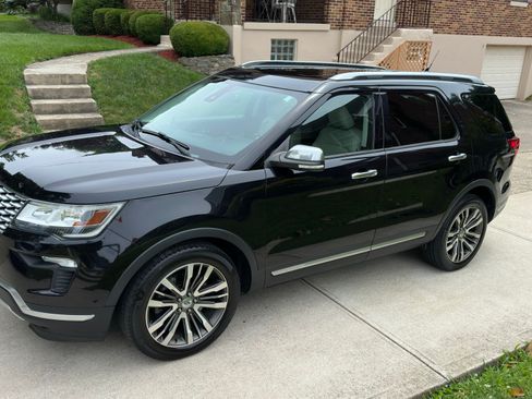 Used 2019 Ford Explorer Platinum AWD/4WD image 2