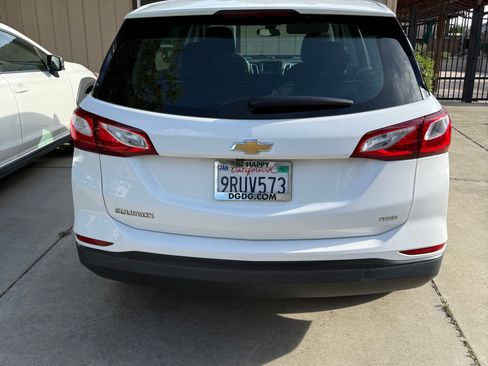 Used 2021 Chevrolet Equinox LS AWD/4WD image 2