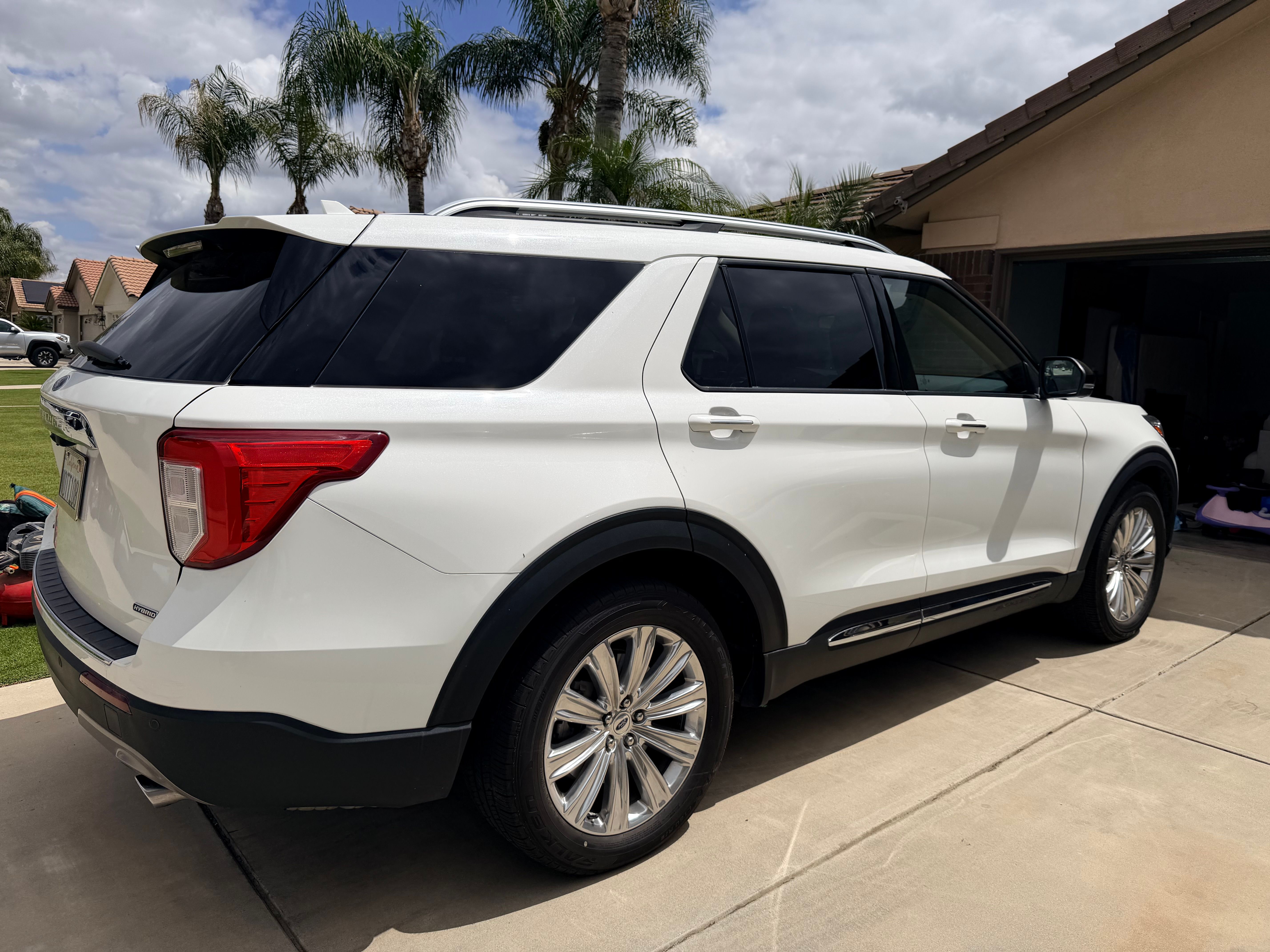 Used 2022 Ford Explorer Limited w/ Hybrid Equipment Group 310A RWD image 5