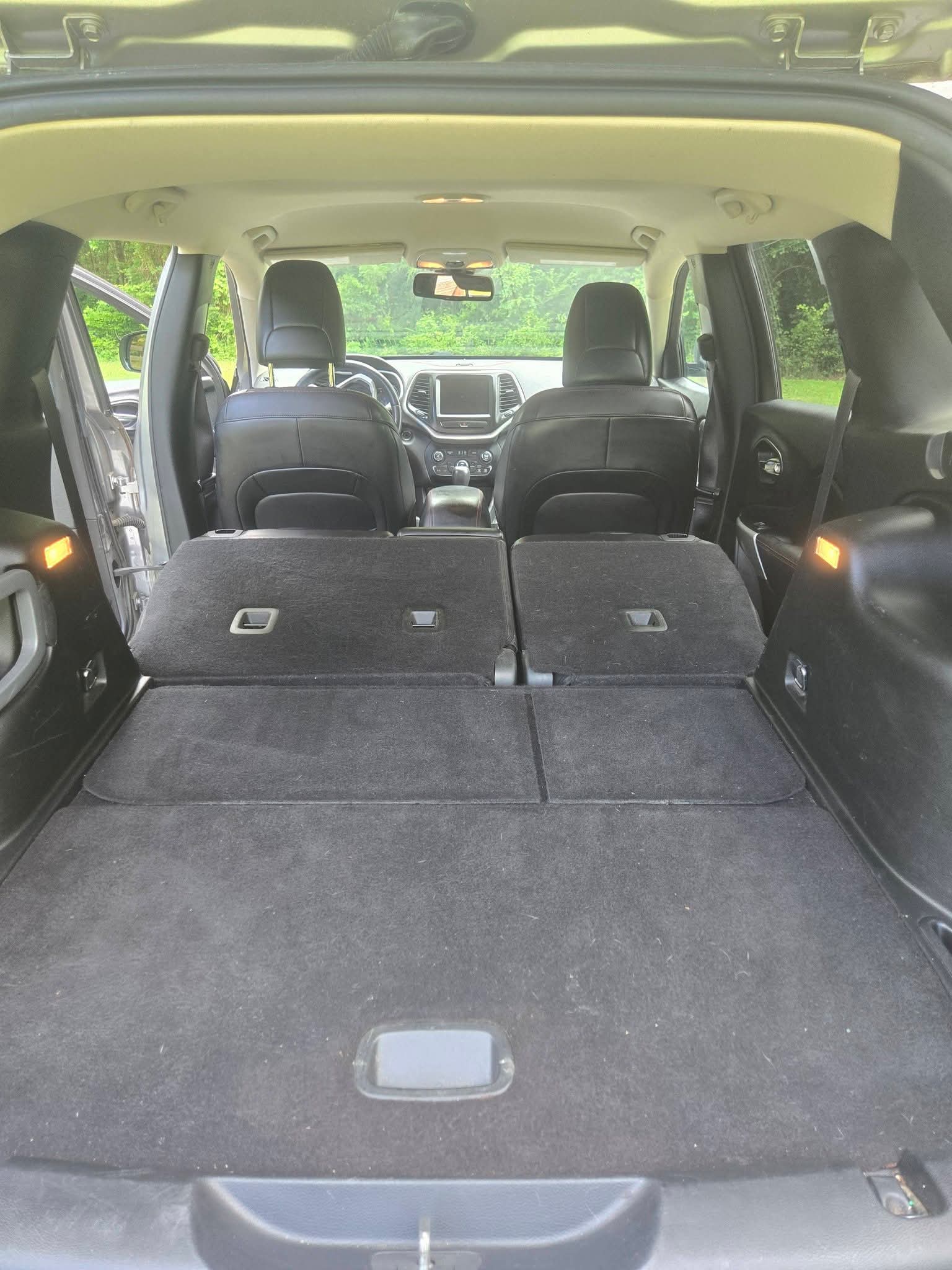 Used 2017 Jeep Cherokee Trailhawk AWD/4WD image 9