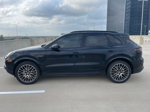 Used 2021 Porsche Cayenne E-Hybrid AWD/4WD image 2