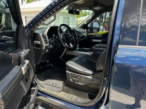 Used 2017 Ford F350 Lariat w/ Chrome Package image 8