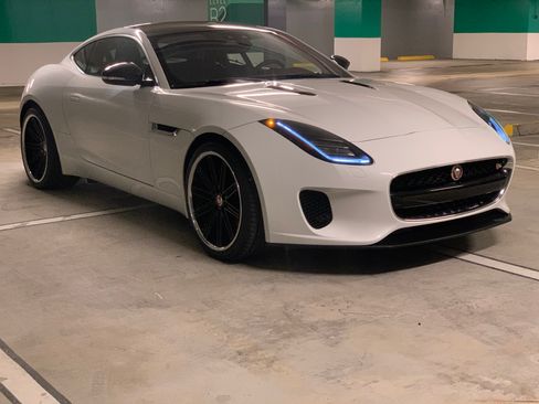 Used 2018 Jaguar F-TYPE 2.0 296 HP Coupe 2D image 13