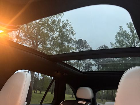 Used 2024 Mercedes-Benz GLC 300 image 8