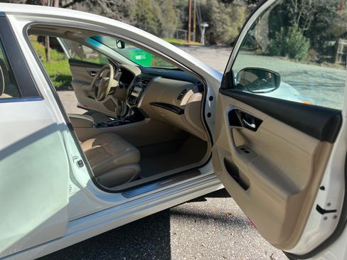 Used 2013 Nissan Altima 2.5 SL w/ Technology Pkg image 11