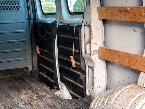 Used 2015 GMC Savana 2500 Van 3D image 14