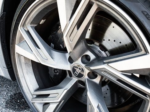 Used 2021 Audi RS 6 w/ Executive Package image 15