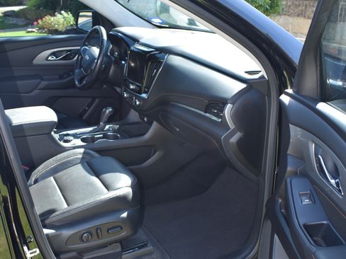 Used 2020 Chevrolet Traverse LT w/ LPO, Blackout Package image 12