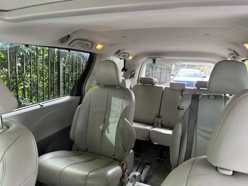 Used 2013 Toyota Sienna XLE image 5