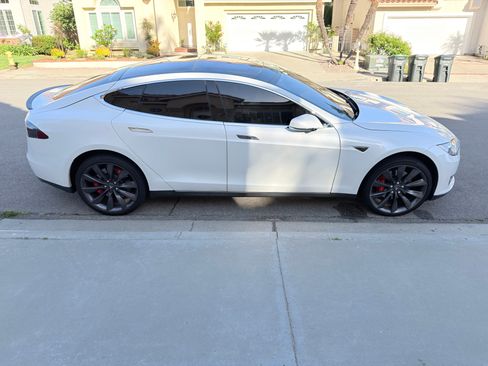Used 2013 Tesla Model S Performance RWD image 2