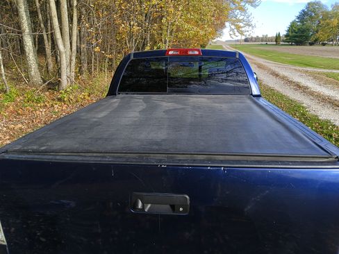 Used 2010 Toyota Tundra 4x4 Double Cab w/ SR5 Pkg image 11