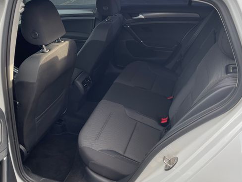 Used 2017 Volkswagen e-Golf SE image 9