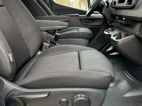 Used 2021 Mercedes-Benz Sprinter 2500 image 12