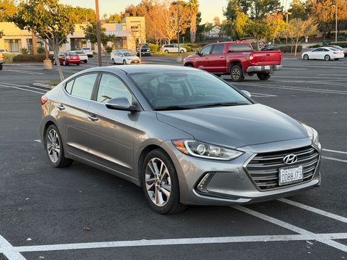 Used 2017 Hyundai Elantra Limited image 9