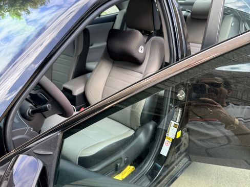 Used 2017 Toyota Camry SE FWD image 16