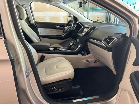 Used 2017 Ford Edge Titanium w/ Equipment Group 301A AWD/4WD image 4