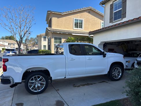 Used 2024 Chevrolet Silverado 1500 LT w/ Convenience Package II RWD image 2