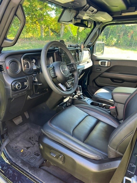 Used 2025 Jeep Wrangler Unlimited Rubicon AWD/4WD image 6