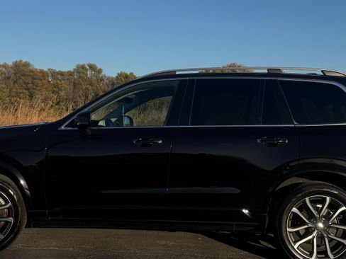 Used 2017 Volvo XC90 T6 Momentum w/ Vision Package image 1