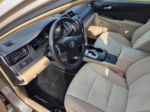 Used 2014 Toyota Camry LE image 5